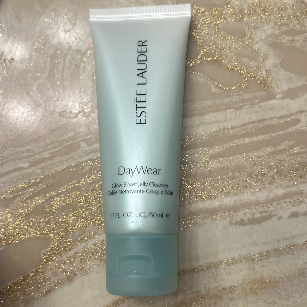 Brand new Estee Lauder DayWear Moisture Crème and Cleanser - Picture 3 of 4